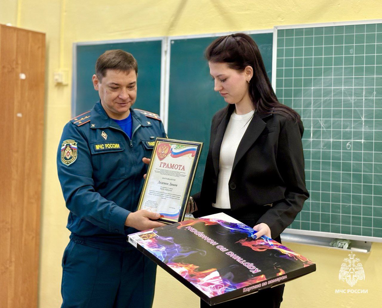 Школьница из Тульской области спасла бабушку и потушила пожар в своём доме Школьница из Тульской области спасла бабушку и потушила пожар в своём доме