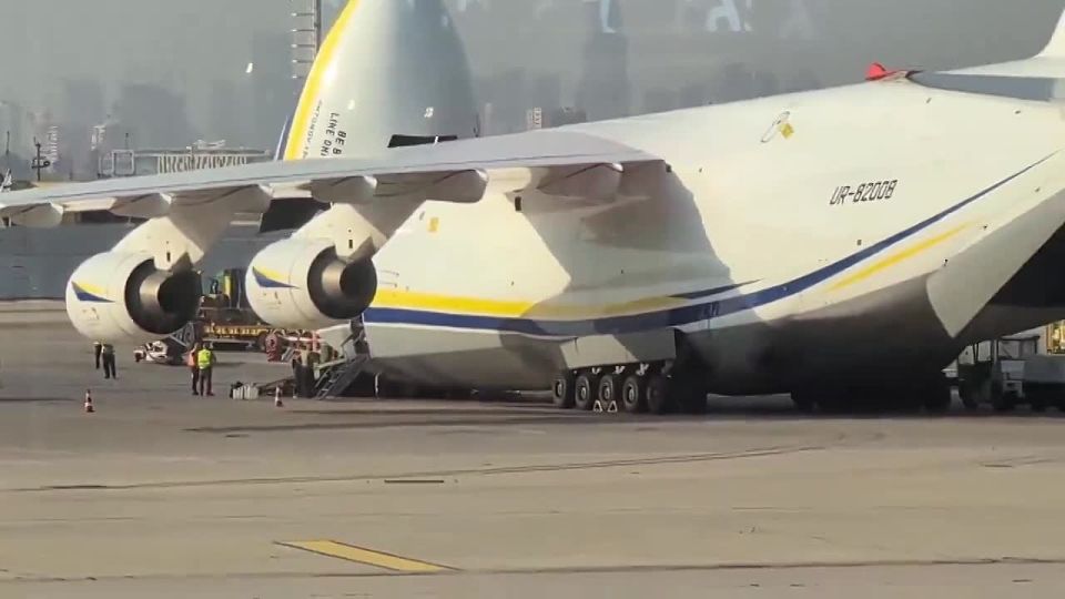 В израильский аэропорт Бен-Гурион прибыл украинский Ан-124 — там в самолет погрузили американские вооружения