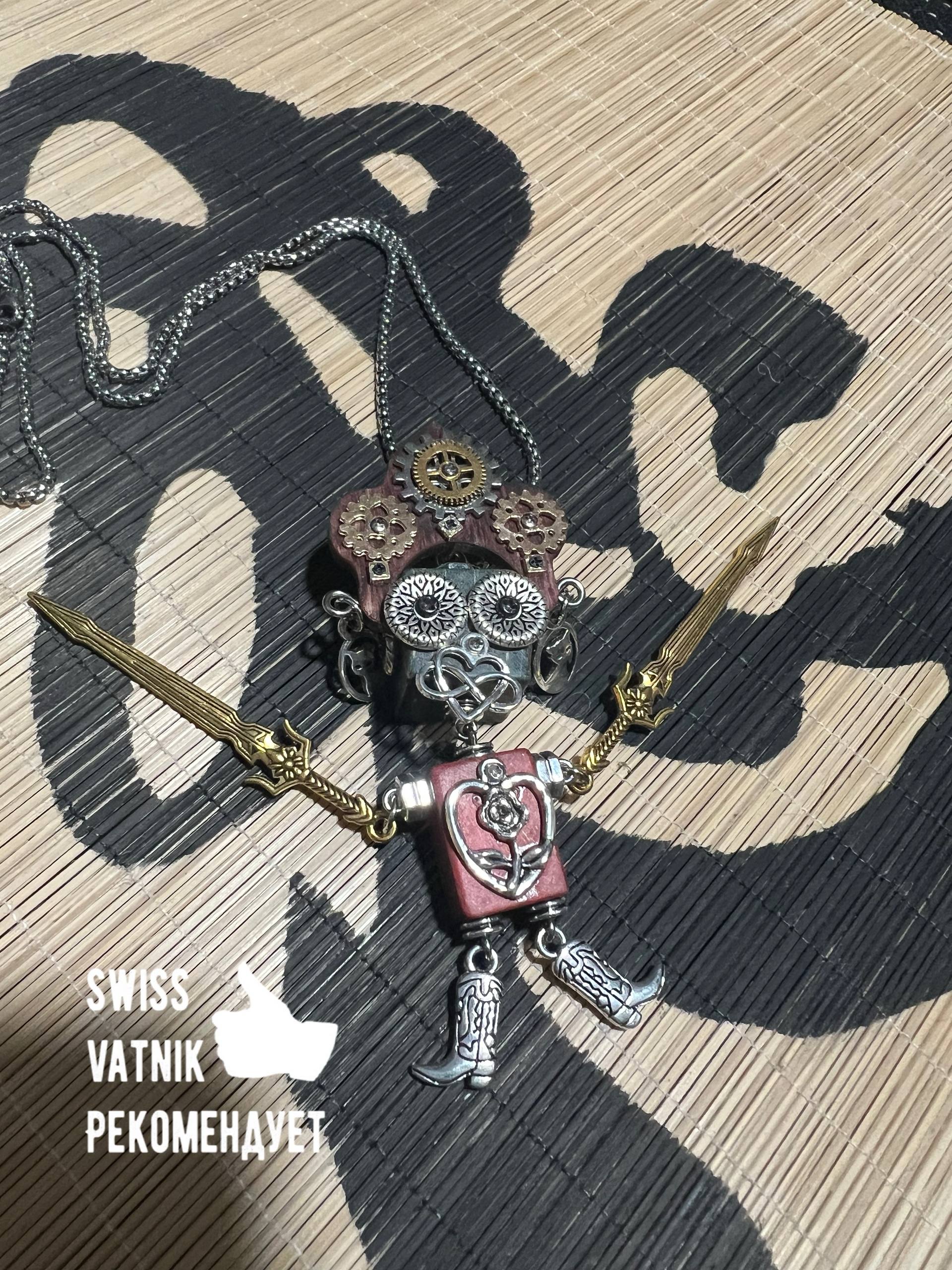 Знакомьтесь это Александр! Он художник и ювелир, а еще добрый человек, помогающий кошачьим приютам, отдавая бОльшую часть прибыли своей мастерской на поддержку бездомных животных Знакомьтесь это Александр! Он художник и ювелир, а еще добрый человек, помогающий кошачьим приютам, отдавая бОльшую часть прибыли своей мастерской на поддержку бездомных животных