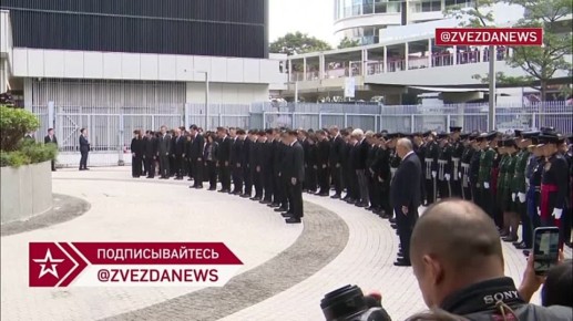 На месте смертоносного пожара в Гонконге возник стихийный мемориал — место трагедии посетили тысячи людей, чтобы возложить цветы