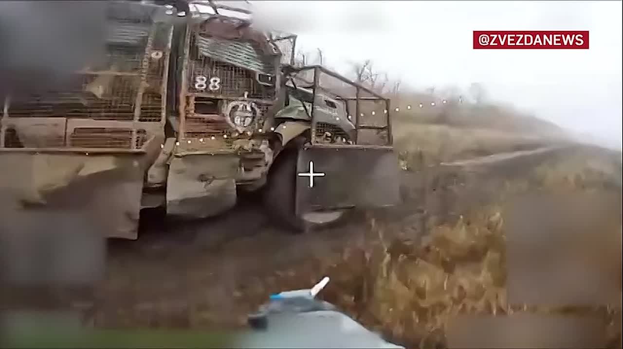 Американский бронетранспортер стал тлеющей грудой металла на Красноармейском направлении