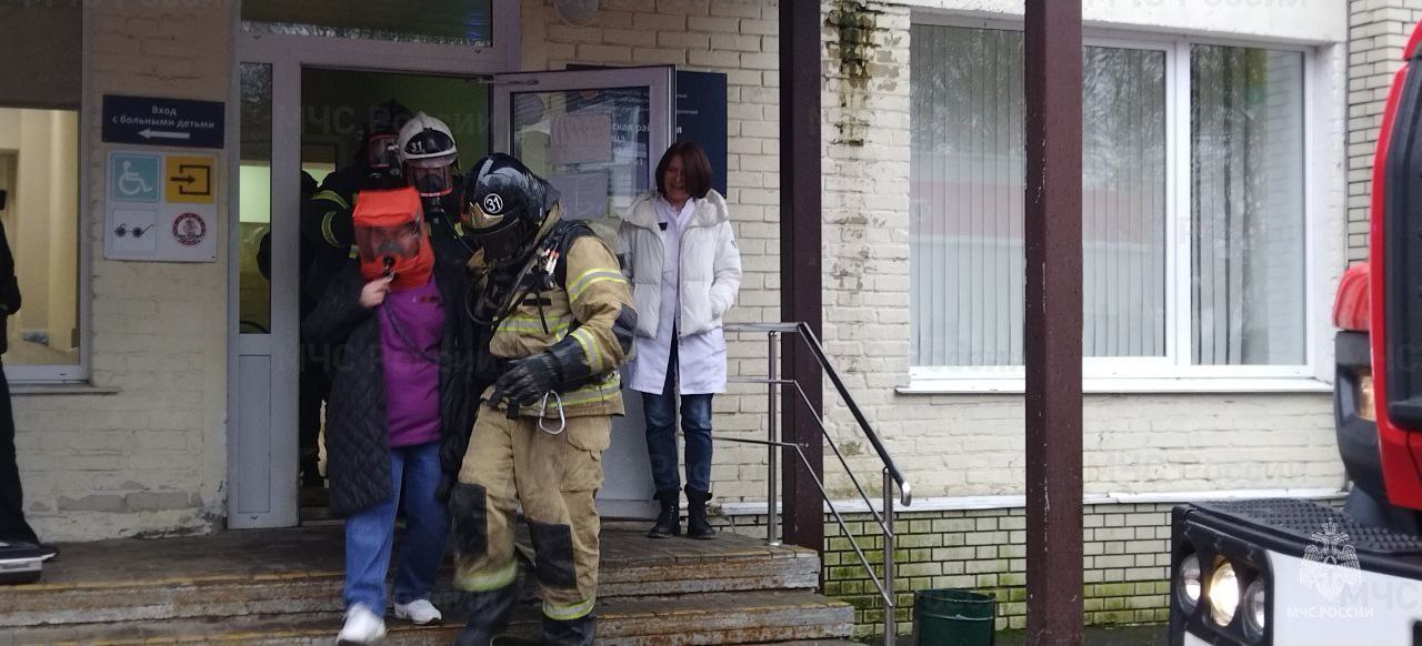 В Щекинской детской больнице спасатели провели учения В Щекинской детской больнице спасатели провели учения