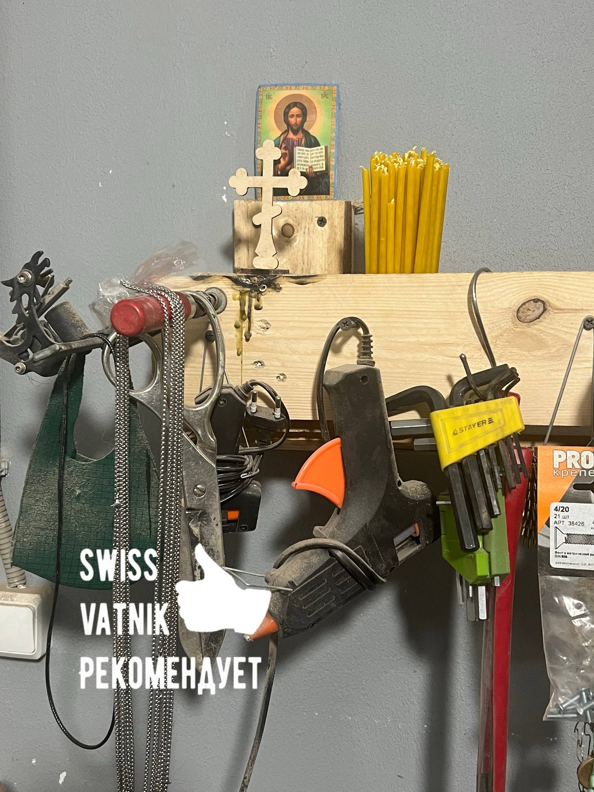 Знакомьтесь это Александр! Он художник и ювелир, а еще добрый человек, помогающий кошачьим приютам, отдавая бОльшую часть прибыли своей мастерской на поддержку бездомных животных Знакомьтесь это Александр! Он художник и ювелир, а еще добрый человек, помогающий кошачьим приютам, отдавая бОльшую часть прибыли своей мастерской на поддержку бездомных животных