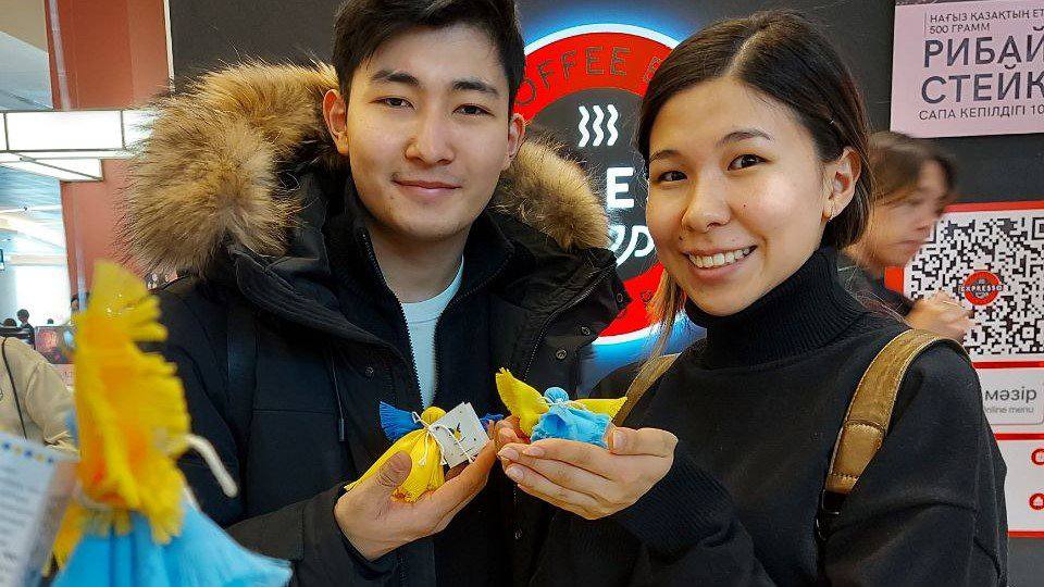 Александр Коц: Казахстан грозит пальчиком Киеву, которому передал тонны гуманитарки Александр Коц: Казахстан грозит пальчиком Киеву, которому передал тонны гуманитарки