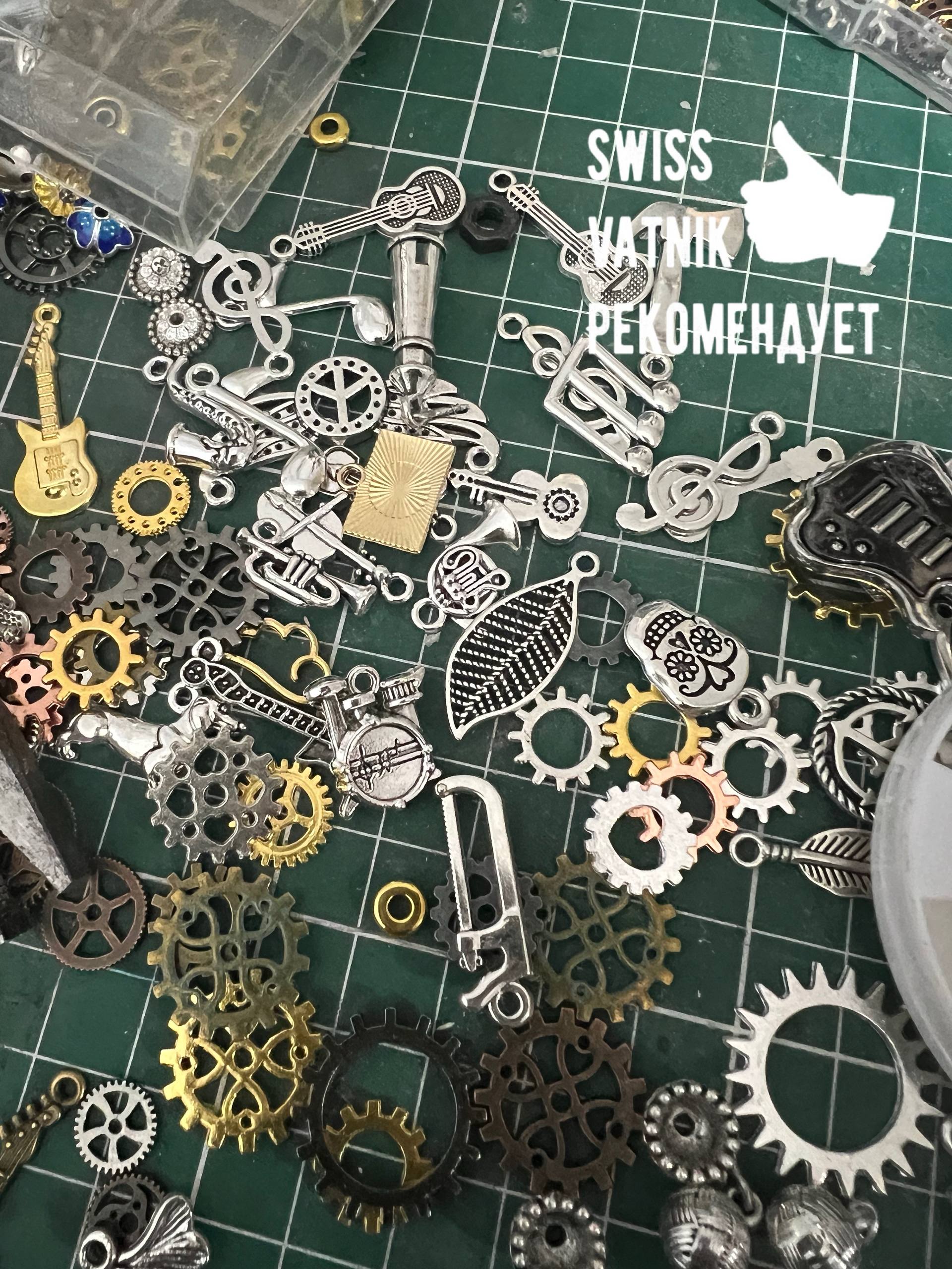 Знакомьтесь это Александр! Он художник и ювелир, а еще добрый человек, помогающий кошачьим приютам, отдавая бОльшую часть прибыли своей мастерской на поддержку бездомных животных Знакомьтесь это Александр! Он художник и ювелир, а еще добрый человек, помогающий кошачьим приютам, отдавая бОльшую часть прибыли своей мастерской на поддержку бездомных животных