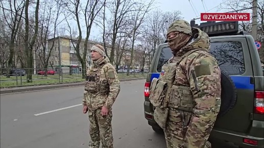 Вы остановлены за превышение скорости красоты: военнослужащие поздравили жительниц Донецка с Днем матери