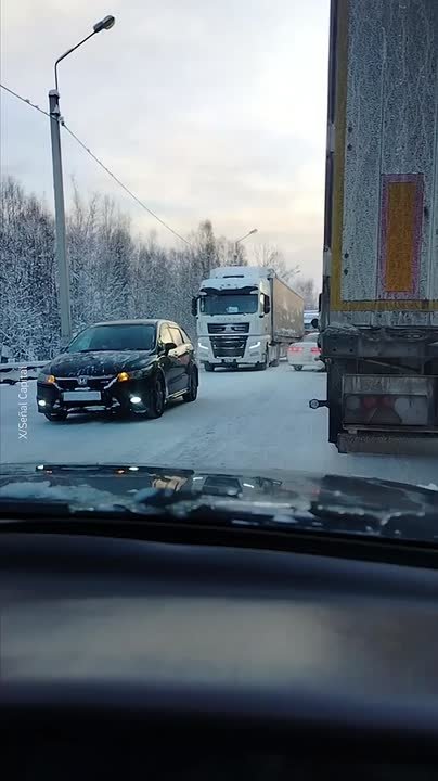 Несколько часов сотни людей стоят в многокилометровой пробке на трассе "Байкал" в Бурятии