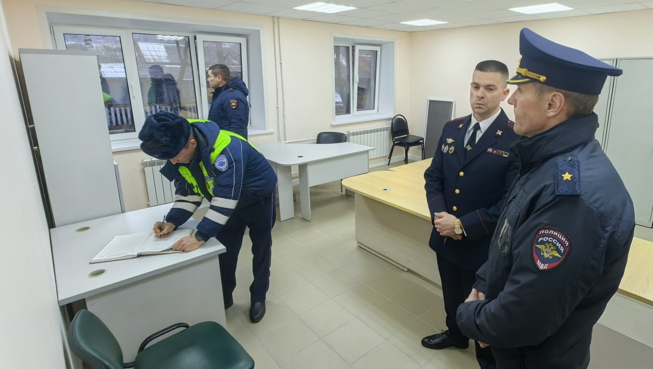 В Кимовске начальник УМВД Андрей Даценко оценил ход благоустройства территории местного отдела полиции В Кимовске начальник УМВД Андрей Даценко оценил ход благоустройства территории местного отдела полиции