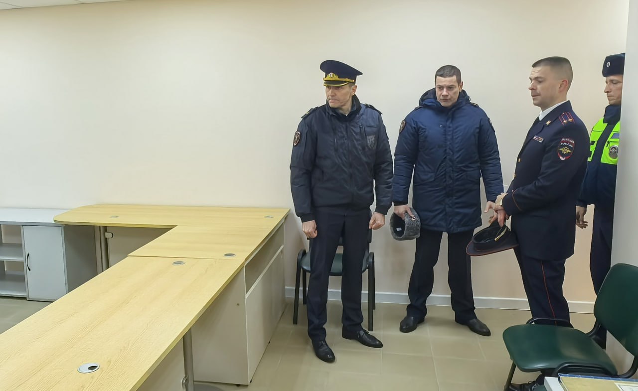 В Кимовске начальник УМВД Андрей Даценко оценил ход благоустройства территории местного отдела полиции В Кимовске начальник УМВД Андрей Даценко оценил ход благоустройства территории местного отдела полиции