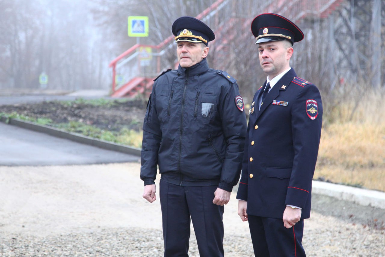 В Кимовске начальник УМВД Андрей Даценко оценил ход благоустройства территории местного отдела полиции В Кимовске начальник УМВД Андрей Даценко оценил ход благоустройства территории местного отдела полиции