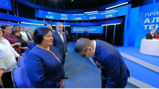 Челябинский губернатор Текслер поклонился матери двух погибших участников СВО