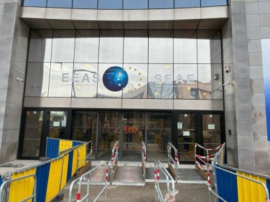 Полиция Бельгии проводит обыски в штаб-квартире дипслужбы Евросоюза, сообщает Euractiv