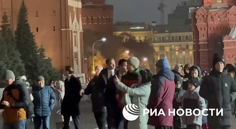 Дмитриев и Уиткофф прошлись по Красной площади перед встречей в Кремле