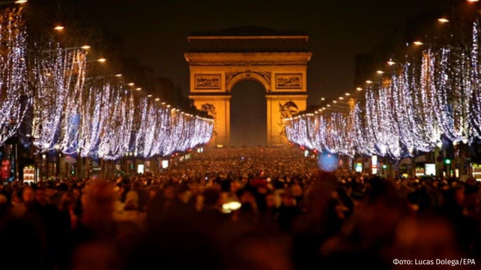 Власти Парижа отменили новогодний концерт на Елисейских полях из соображений безопасности