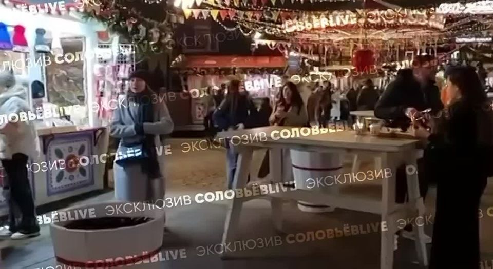 Кирилл Дмитриев, Стив Уиткофф и Джаред Кушнер перед переговорами в Кремле прогулялись по Красной площади