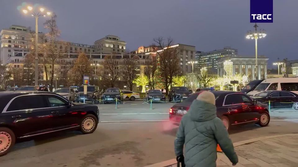 Юлия Витязева: Россия настолько опасная и дикая страна, что здесь даже американские спецпосланники разгуливают без вооруженной охраны и запросто обедают в местном общепите