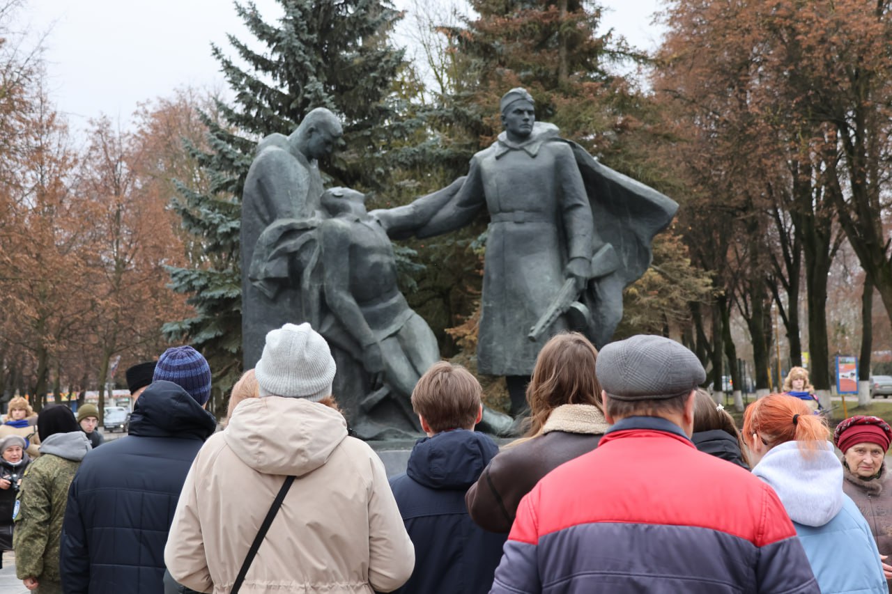 Новомосковцы приняли участие в торжественном возложении в честь Дня неизвестного солдата Новомосковцы приняли участие в торжественном возложении в честь Дня неизвестного солдата