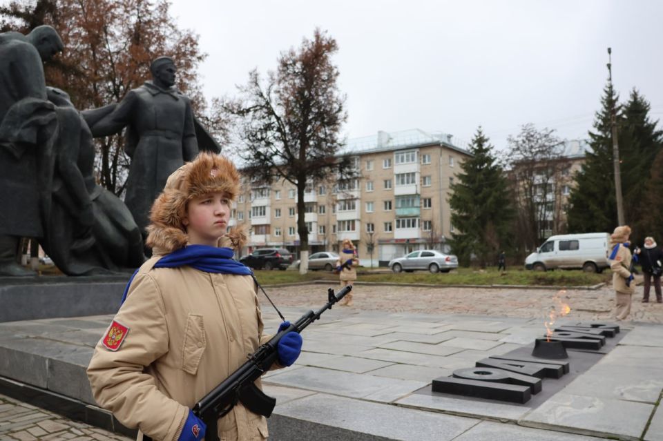 Новомосковцы приняли участие в торжественном возложении в честь Дня неизвестного солдата