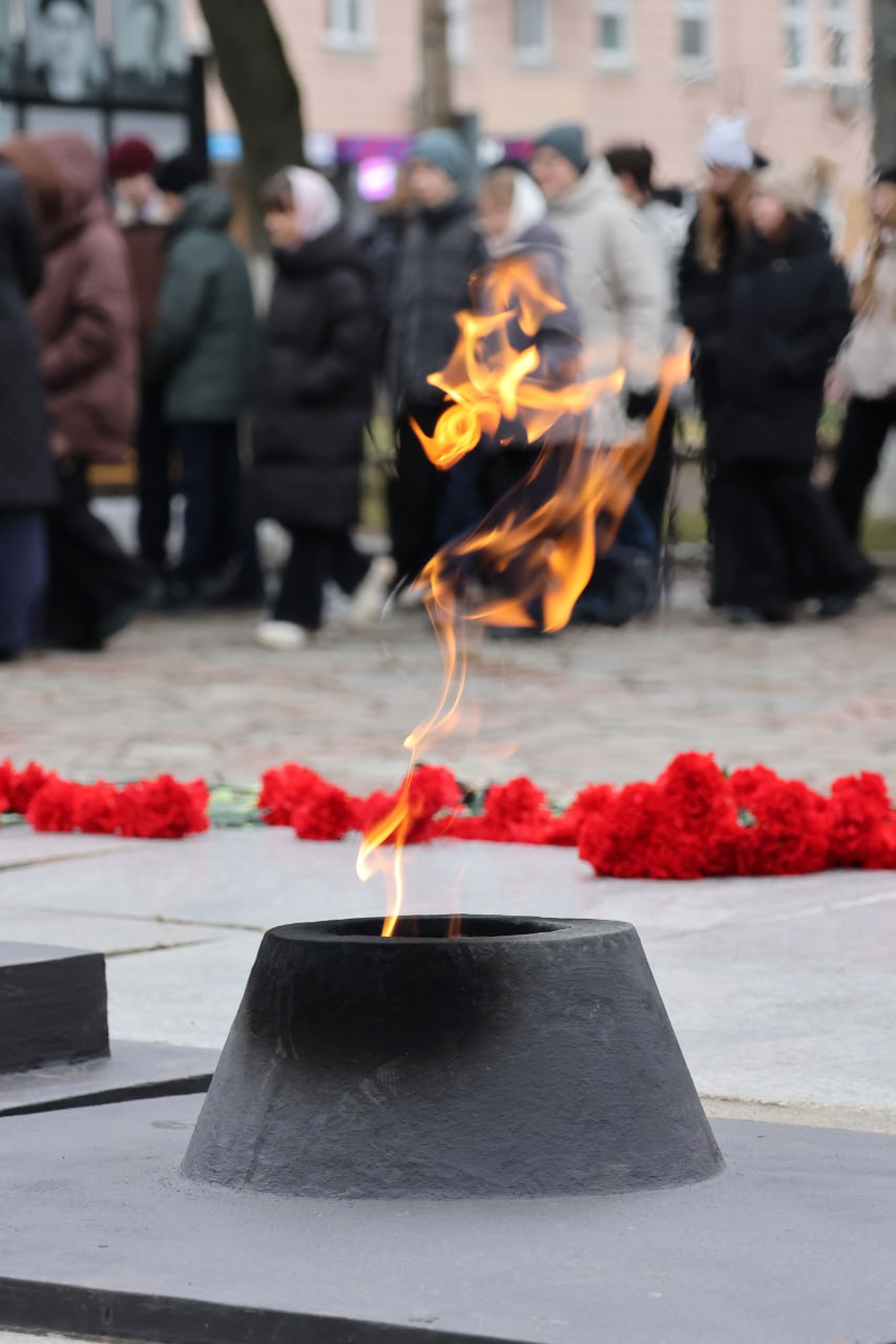 Новомосковцы приняли участие в торжественном возложении в честь Дня неизвестного солдата Новомосковцы приняли участие в торжественном возложении в честь Дня неизвестного солдата