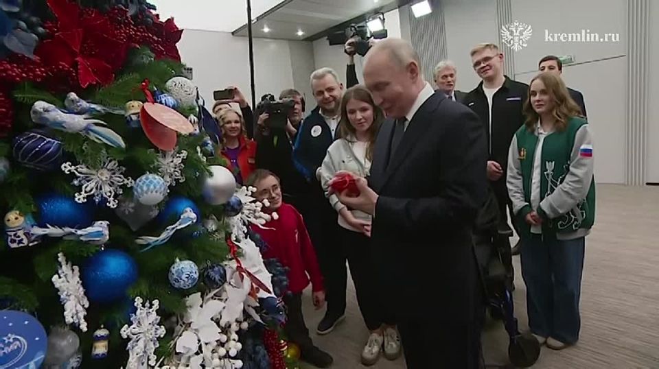 Путин - принял участие в новогодней акции «Елка желаний»: