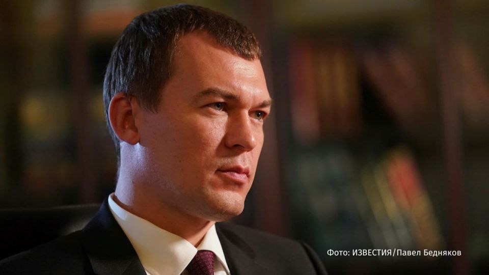 Международная федерация самбо допустила российских спортсменов к своим соревнованиям под флагом и с гимном страны, сообщил министр спорта РФ Михаил Дегтярев