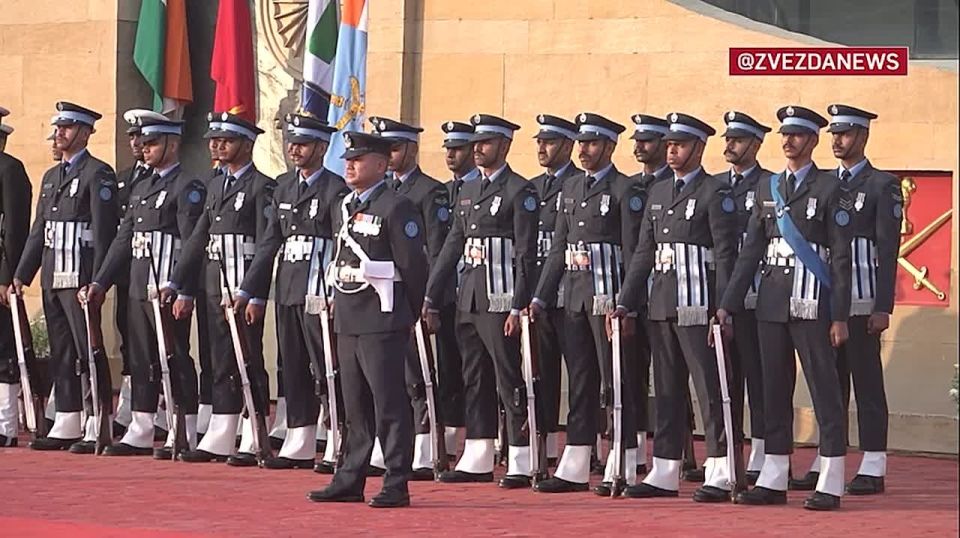 Андрея Белоусова в Дели встретила рота почетного караула и военного оркестра индийских вооруженных сил