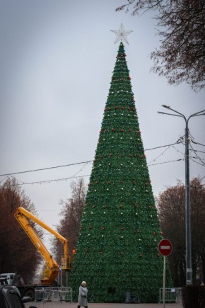 А тем временем на Городской площади Новомосковска уже воцарилось новогоднее настроение!