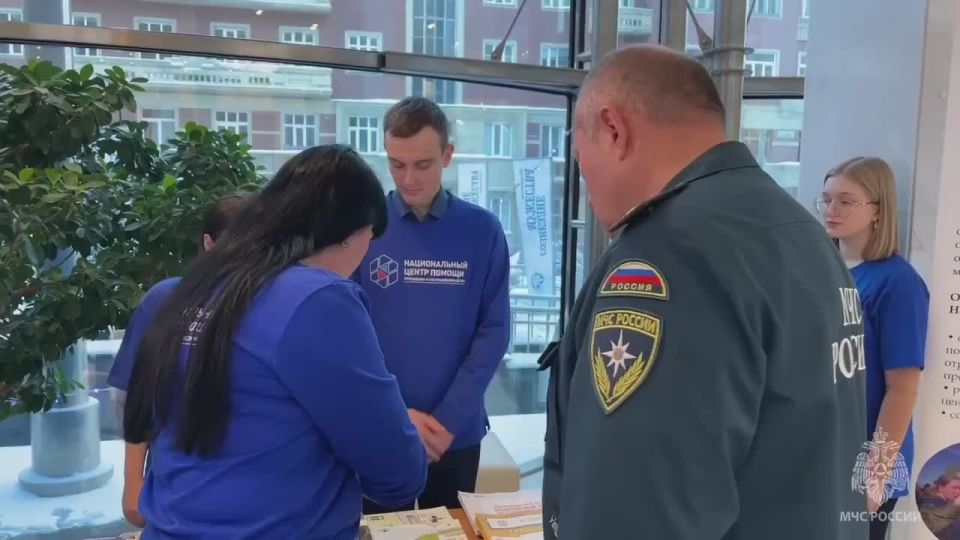 Александр Куренков встретился с волонтерами новосибирского подразделения Национального центра помощи