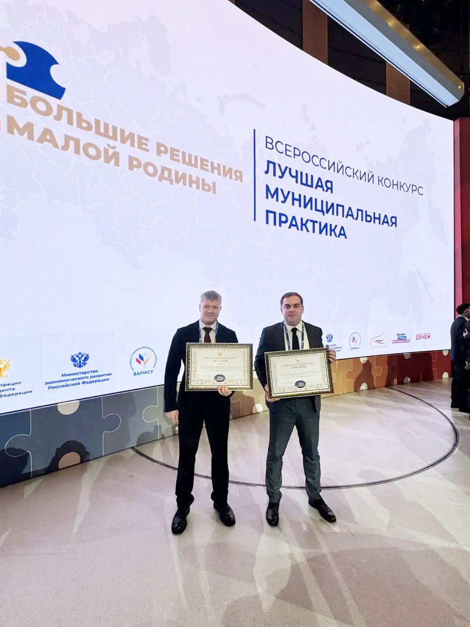 Большие решения малой родины: Губернатор Дмитрий Миляев принял участие в форуме – выставке муниципальных практик Большие решения малой родины: Губернатор Дмитрий Миляев принял участие в форуме – выставке муниципальных практик