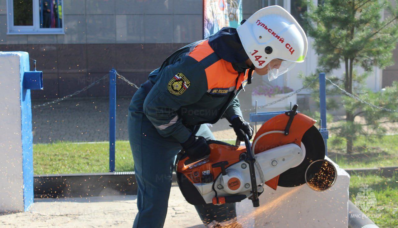 Офицер Тульского спасательного центра стал одним из лучших в стране по и получил награду на фестивале «Созвездие мужества» Офицер Тульского спасательного центра стал одним из лучших в стране по и получил награду на фестивале «Созвездие мужества»