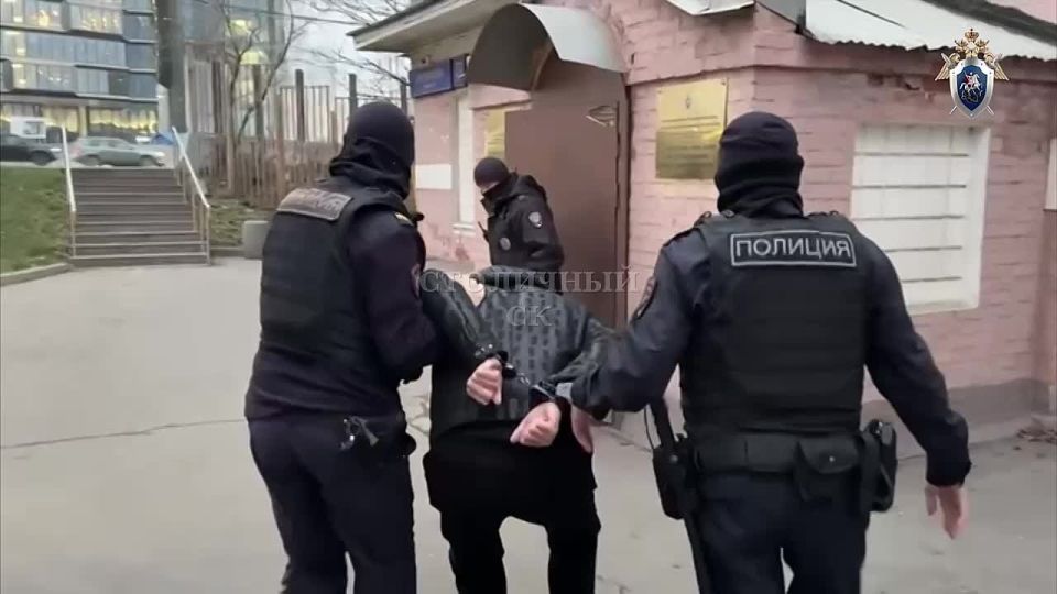 Устроившему "спарринг" с памятником ветеранам МЧС бойцу ММА предъявили обвинение, он признал вину и раскаялся, сообщили в СК