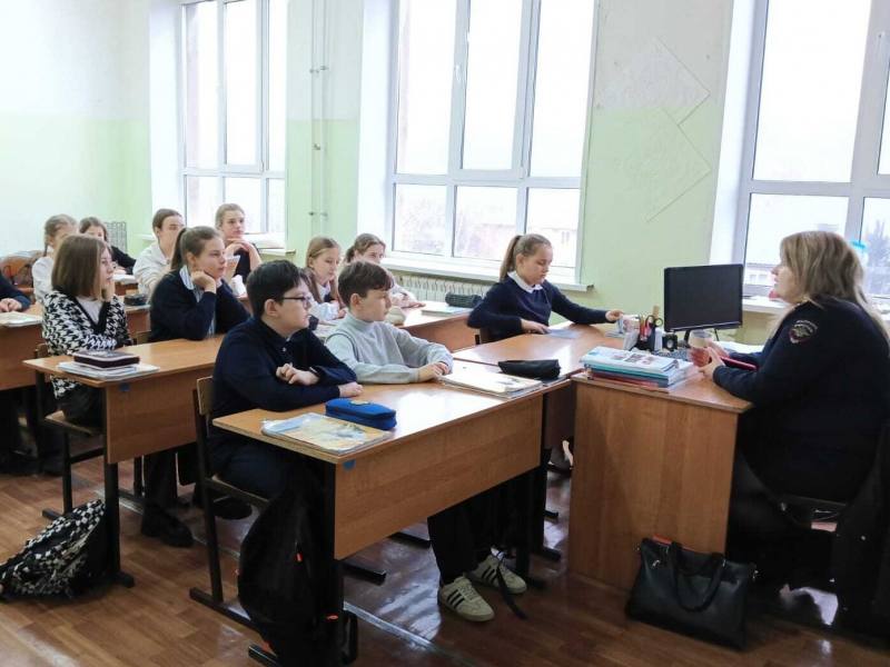 Недетский разговор»: Сотрудник полиции в Узловой провела урок безопасности в сети Интернет Недетский разговор»: Сотрудник полиции в Узловой провела урок безопасности в сети Интернет