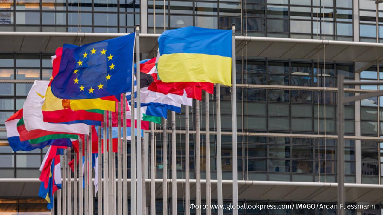 Европа переживает "самый трудный момент" в попытках избежать раскола в отношениях с США по поводу возможного урегулирования украинского конфликта, пишет Bloomberg