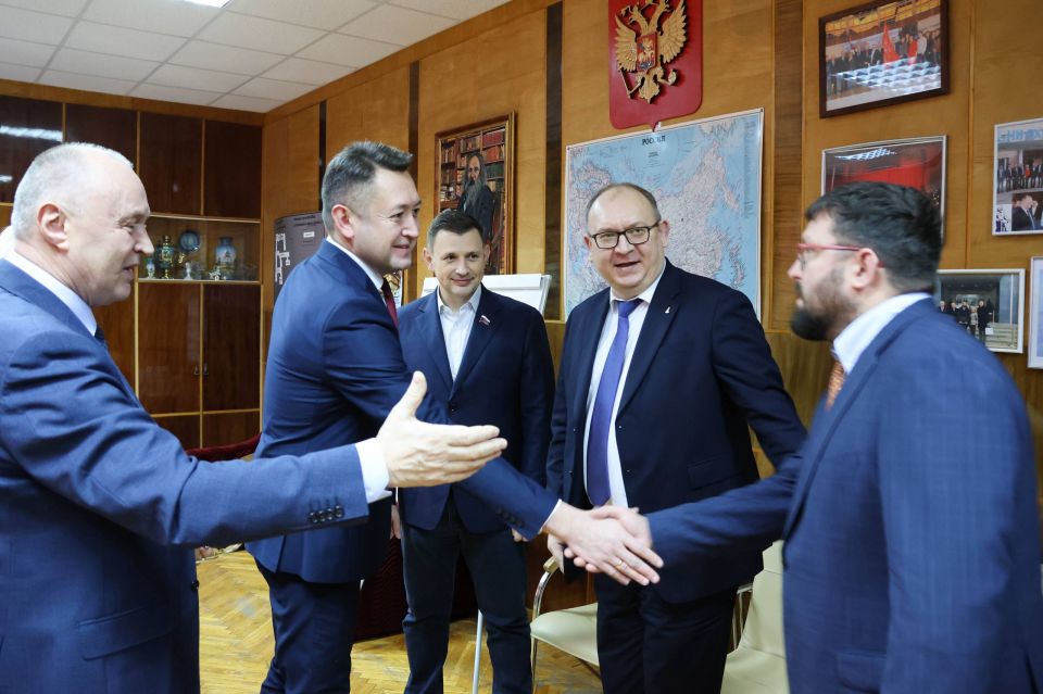 Руслан Бутов: Встретились с ректором Российского химико-технологического университета имени Д.И. Менделеева Сергеем Филатовым