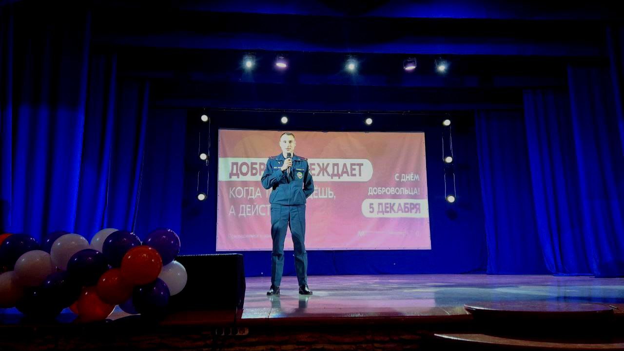 В честь Дня добровольца в Новомосковске и Ефремове наградили тех, кто помогает по зову сердца В честь Дня добровольца в Новомосковске и Ефремове наградили тех, кто помогает по зову сердца