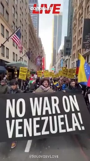«Ни капли крови ради нефти!», «Руки прочь от Венесуэлы!», «Штаты — прочь из Карибского моря!»: скандируют тысячи жителей Нью-Йорка