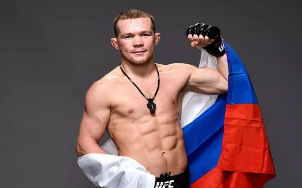 Российский боец Петр Ян завоевал чемпионский титул UFC в легчайшем весе