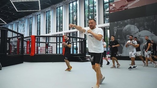 Пётр Ян является членом бойцовского клуба «Архангел Михаил» из Екатеринбурга — одной из ведущих российских команд