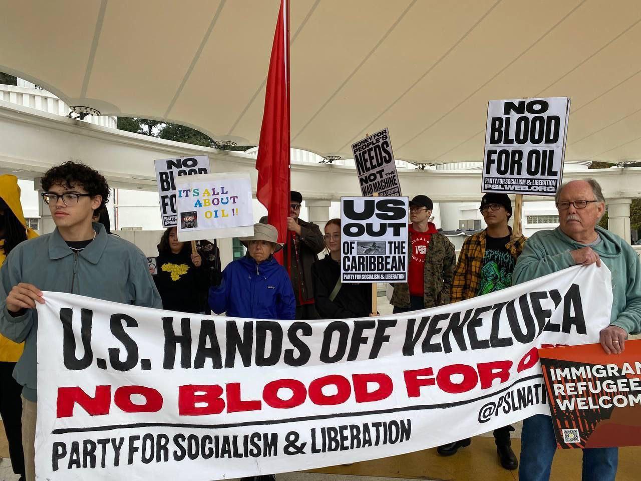 «Ни капли крови ради нефти!», «Руки прочь от Венесуэлы!», «Штаты — прочь из Карибского моря!»: скандируют тысячи жителей Нью-Йорка «Ни капли крови ради нефти!», «Руки прочь от Венесуэлы!», «Штаты — прочь из Карибского моря!»: скандируют тысячи жителей Нью-Йорка