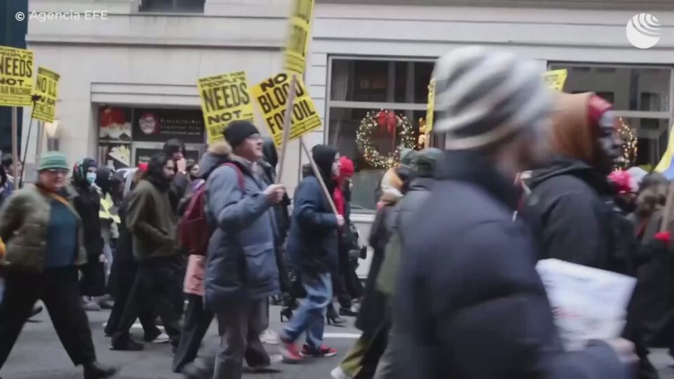 Тысячи людей в Нью-Йорке провели митинг в поддержку Венесуэлы