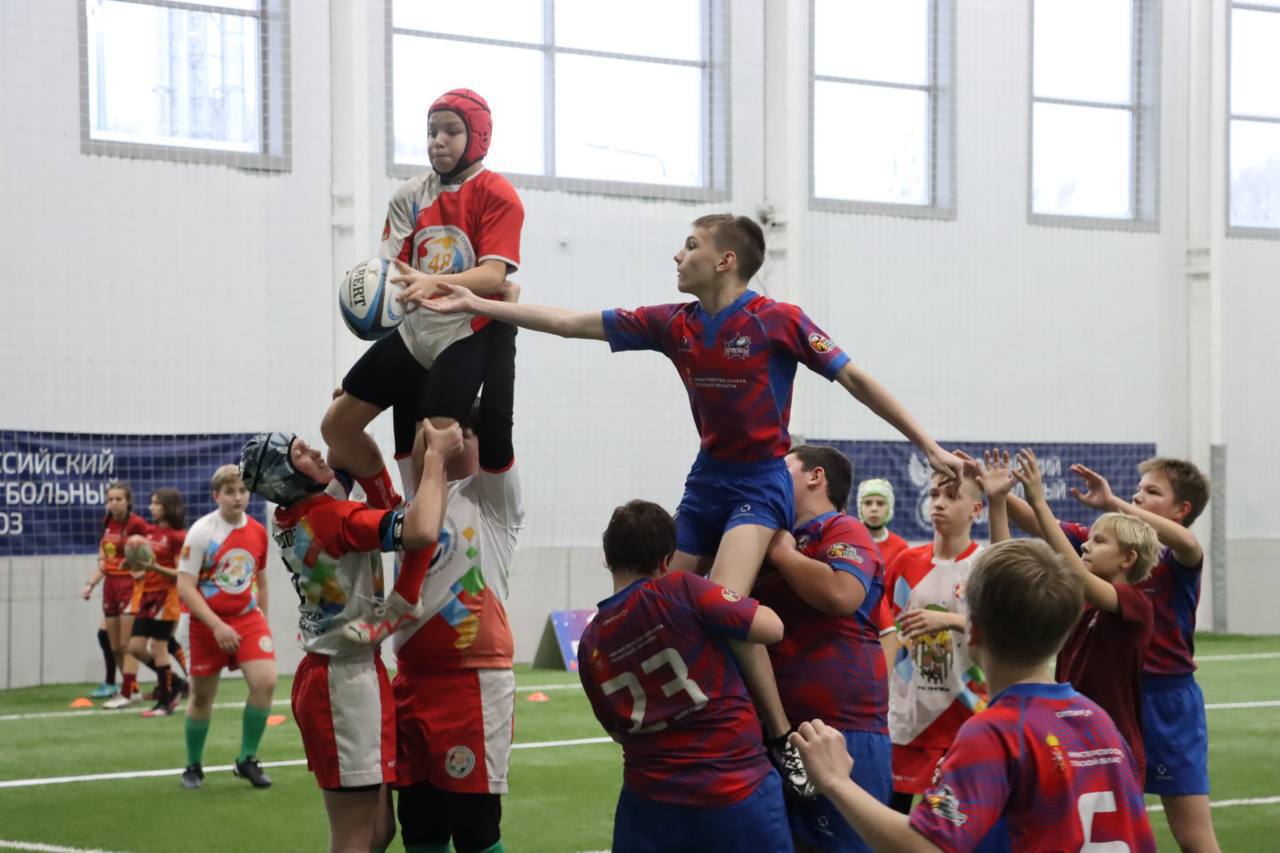 Дмитрий Миляев: #Нашасилавспорте. Сегодня в Центре игровых видов спорта прошел захватывающий Фестивале по регби, приуроченный ко Дню Героев Отечества 25 команд — 350 участников! Юные таланты из Тулы, Ступино, Москвы... Дмитрий Миляев: #Нашасилавспорте. Сегодня в Центре игровых видов спорта прошел захватывающий Фестивале по регби, приуроченный ко Дню Героев Отечества 25 команд — 350 участников! Юные таланты из Тулы, Ступино, Москвы...