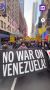 "Нет крови за нефть": именно с таким лозунгом протестующие вышли на улицы Нью-Йорка, чтобы поддержать Венесуэлу