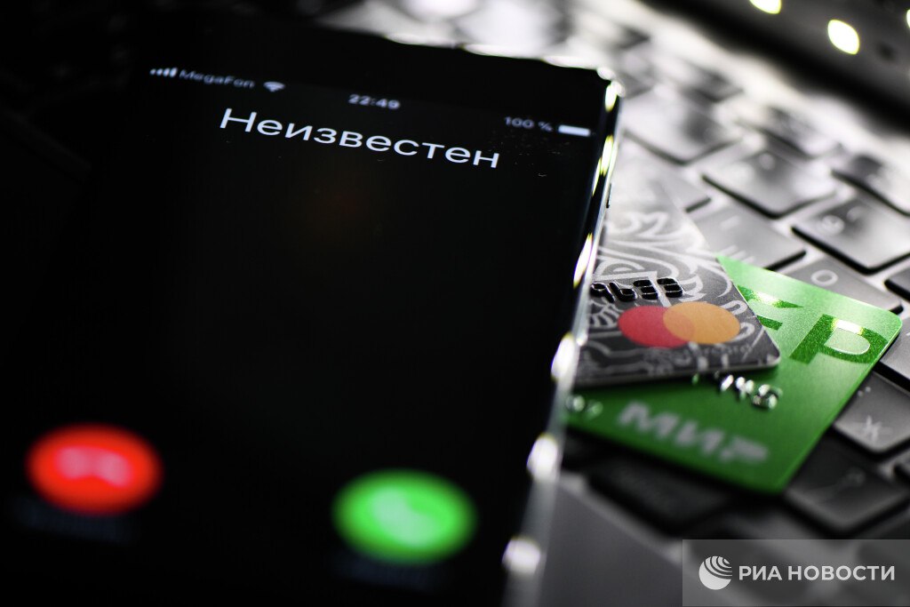 Мошенники перед Новым годом для обмана россиян используют "праздничные" схемы