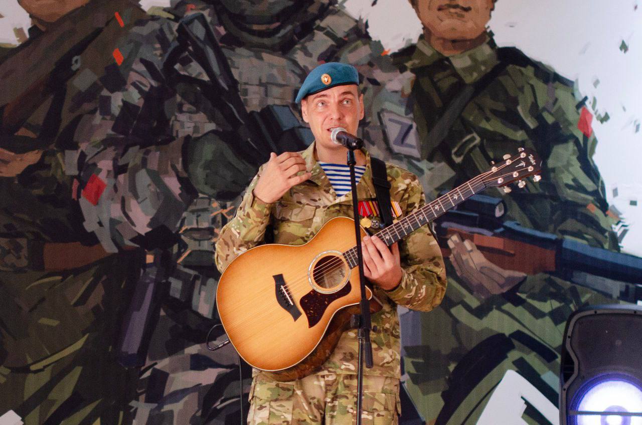 Салют С вами Александр Ромашов и проект «Музыка для СВОих» при поддержке Telegram-канала «Мир Михаила Онуфриенко» Салют С вами Александр Ромашов и проект «Музыка для СВОих» при поддержке Telegram-канала «Мир Михаила Онуфриенко»