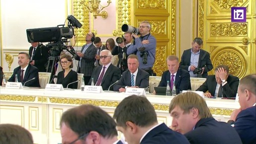 Россия продолжит укреплять связи с партнерами из дружественных стран и применять повышенные пошлины на товары из недружественных стран, заявил вице-премьер РФ Александр Новак