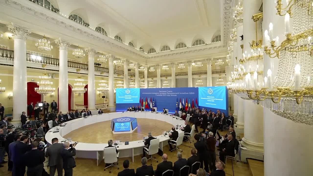 Необходимо выработать общие подходы построения равной и неделимой евразийской безопасности, отметил Председатель ПА ОДКБ, Председатель ГД Вячеслав Володин на совместном заседании Совета и восемнадцатом пленарном заседании...