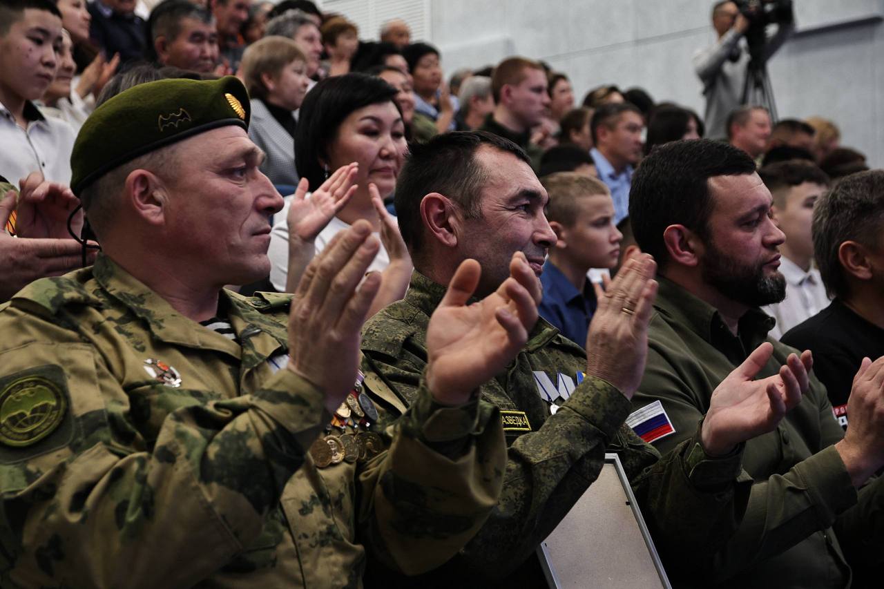 Андрей Турчак: День Героев Отечества. Сегодня мы чествуем тех, кто своими подвигами, трудом и выдающимися делами навсегда вписал свои имена в историю Республики и всей нашей страны Андрей Турчак: День Героев Отечества. Сегодня мы чествуем тех, кто своими подвигами, трудом и выдающимися делами навсегда вписал свои имена в историю Республики и всей нашей страны