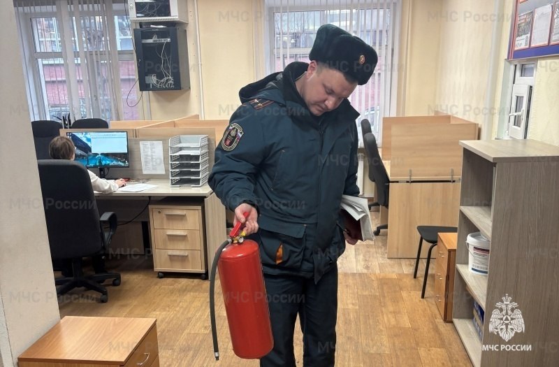 В Зареченском районе Тулы спасатели напомнили о пожарной безопасности сотрудникам дежурно-диспетчерской службы и детям В Зареченском районе Тулы спасатели напомнили о пожарной безопасности сотрудникам дежурно-диспетчерской службы и детям