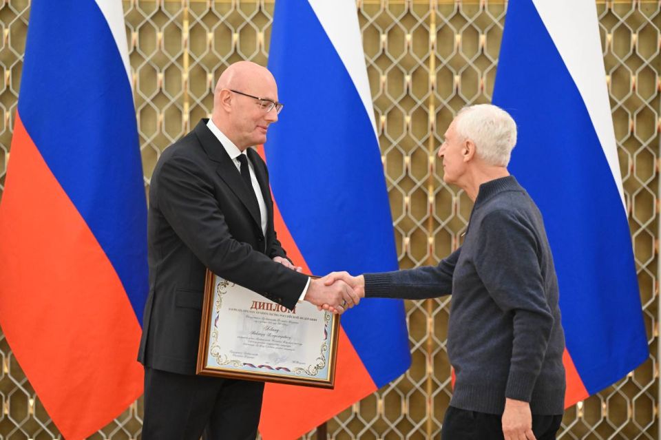 Дмитрий Чернышенко наградил лауреатов первой премии Правительства России в области детской и подростковой литературы Дмитрий Чернышенко наградил лауреатов первой премии Правительства России в области детской и подростковой литературы