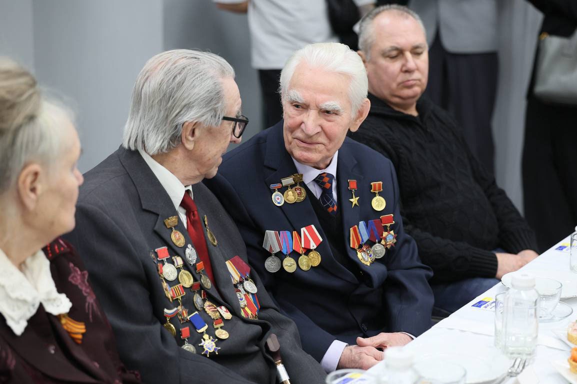 Достойный труд достойных людей: Дмитрий Миляев встретился с Героями Отечества Достойный труд достойных людей: Дмитрий Миляев встретился с Героями Отечества